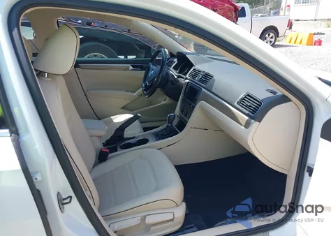 2016 Volkswagen Passat 1.8T Se z USA, uszkodzony, nr VIN 1VWBT7A3XGC067745